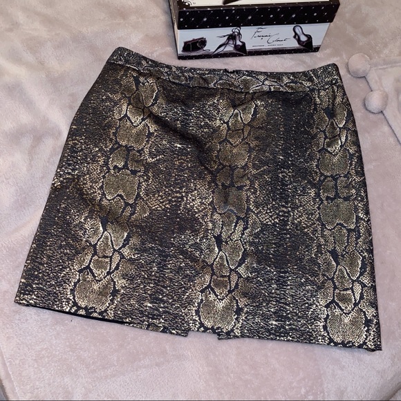 Worthington mini skirt- Snake Skin/Gold mini - Picture 5 of 6